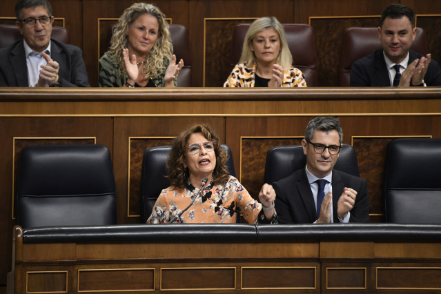 Archivo - La vicepresidenta primera y ministra de Hacienda, María Jesús Montero, que interviene y el ministro de la Presidencia, Relaciones con las Cortes y Justicia, Félix Bolaños, durante una sesión de control al Gobierno, en el Congreso