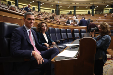 Archivo - ¡El presidente Pedro Sánchez y la vicepresidenta María Jesús Montero, solos en una sesión de control al Gobierno