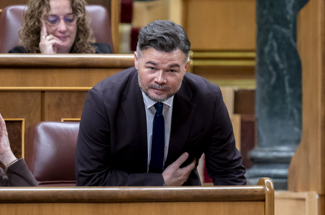 El portavoz de ERC en el Congreso, Gabriel Rufián, durante una sesión plenaria en el Congreso de los Diputados, a 12 de febrero de 2026, en Madrid (España).