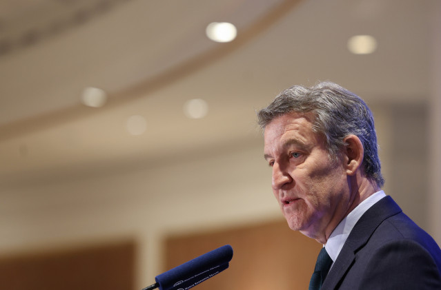 El presdiente del PP, Alberto Núñez Feijóo, durante un desayuno informativo de Nueva Economía Fórum, en el Four Seasons Hotel, a 17 de febrero de 2026, en Madrid (España).