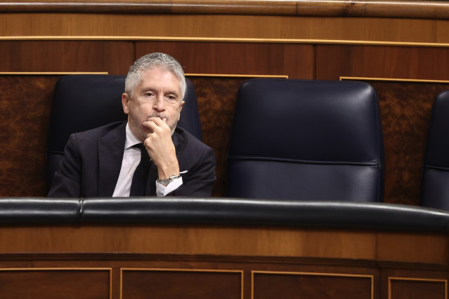 El ministro del Interior, Fernando Grande-Marlaska, durante una sesión de control al Gobierno, en el Congreso de los Diputados, a 18 de febrero de 2026, en Madrid (España).