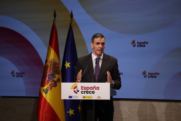 El presidente del Gobierno, Pedro Sánchez, interviene durante el acto de clausura de la presentación del nuevo fondo ‘España Crece’, en el Colegio de Arquitectos de Madrid, a 16 de febrero de 2