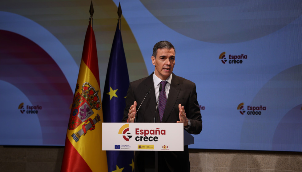 El presidente del Gobierno, Pedro Sánchez, interviene durante el acto de clausura de la presentación del nuevo fondo ‘España Crece’, en el Colegio de Arquitectos de Madrid, a 16 de febrero de 2
