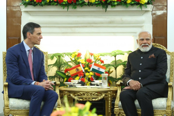 El presidente del Gobierno, Pedro Sánchez (i), mantiene un encuentro con el primer ministro de la República de la India, Narendra Modi (d), en Hyderabad House, a 18 de febrero de 2026, en Nueva Delh