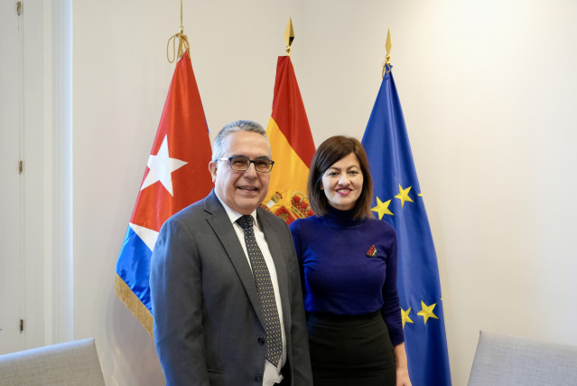 La ministra de Juventud e Infancia, Sira Rego, y el Embajador de la República de Cuba en España, Marcelino Medina