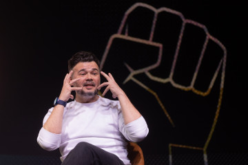 El portavoz de ERC en el Congreso, Gabriel Rufián, durante un diálogo sobre el futuro de la izquierda alternativa, en la sala Galileo Galilei, a 18 de febrero de 2026, en Madrid (España).