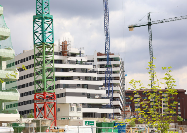 Archivo - Edificación de viviendas en Tres Cantos, Madrid (España)