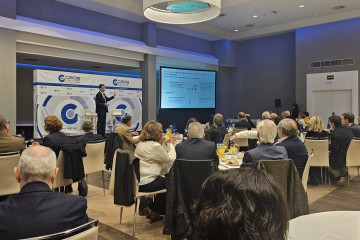 El responsable de Análisis Económico de BBVA y catedrático de Fundamentos del Análisis Económico de la Universidad de Valencia, Rafael Doménech, en el desayuno empresarial organizado por CEOE-Ce