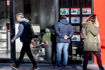 Una oficina de empresa inmobiliaria.