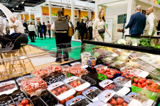 Archivo - Frutas y verduras expuestas durante la inauguración de Fruit Attraction 2025, en Ifema Madrid, a 30 de septiembre de 2025, en Madrid (España).