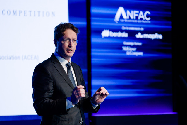 El consejero delegado de Mercedes-Benz, Ola Källenius, durante el VI edición del Foro ANFAC, en Casa América, a 19 de febrero de 2026, en Madrid (España).