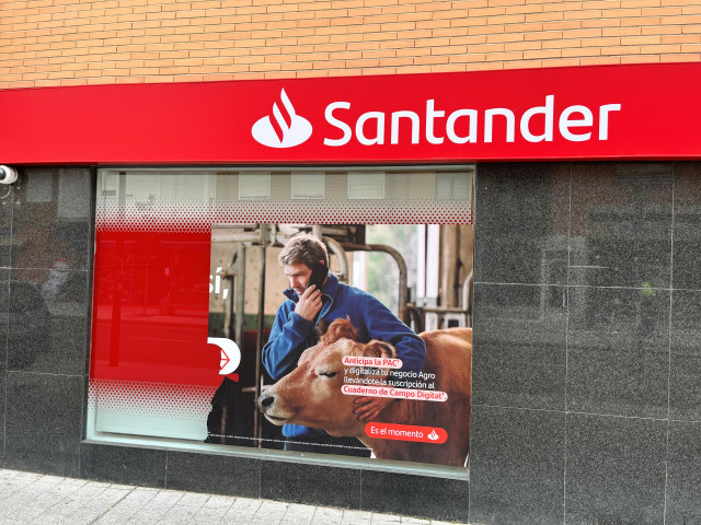 Archivo - Santander financia al sector agroalimentario cántabro con 46 millones de euros en 2025, un 20% más