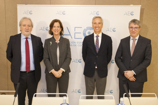 De izquierda a derecha: José María Beneyto, Alejandra Kindelán, Germán del Real y Jordi Casals.