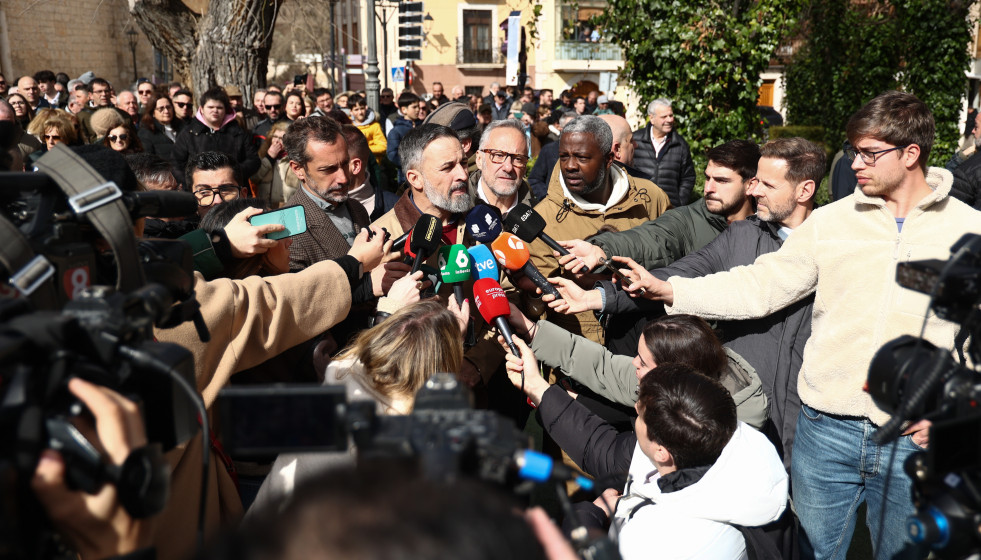 Sabtiago Abscal junto a Carlos Pollán atiende a los medios en Peñafiel (Valladolid).