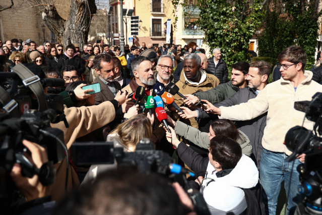 Sabtiago Abscal junto a Carlos Pollán atiende a los medios en Peñafiel (Valladolid).