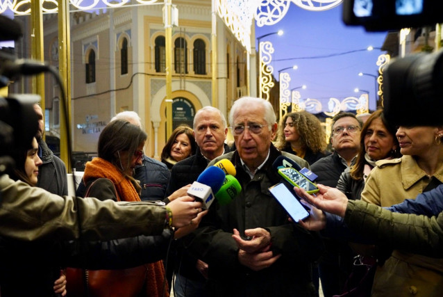 El presidente de la Ciudad Autónoma de Melilla, Juan José Imbroda (PP), en el encendido de la iluminación especial por el Ramadán Melilla.