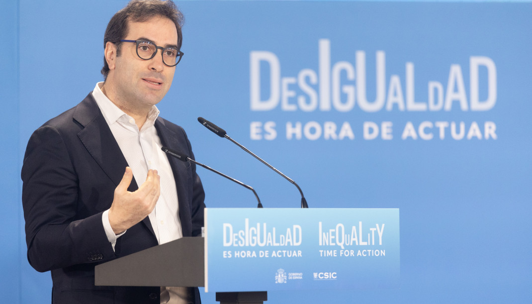 El ministro de Economía, Comercio y Empresa, Carlos Cuerpo, durante la jornada ‘Desigualdad: es hora de actuar’, en la sede del Consejo Superior de Investigaciones Científicas (CSIC), a 20 de fe