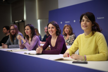 (I-D) El portavoz de Podemos, Pablo Fernández; la secretaria general de Podemos, Ione Belarra; la secretaria política de Podemos y eurodiputada, Irene Montero, y la portavoz de Podemos, Isabel Serra