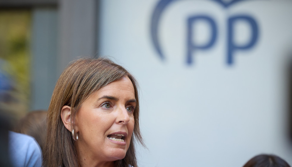 Archivo - La vicesecretaria de Políticas Sociales del PP, Carmen Fúnez, atiende a medios en una imagen de archivo