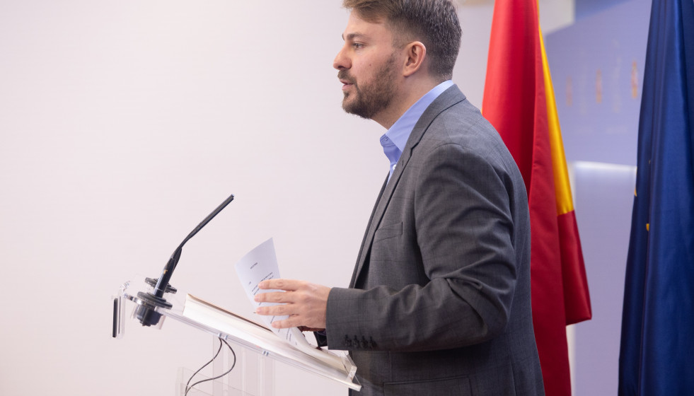 El diputado de Compromís Alberto Ibáñez durante una rueda de prensa en el Congreso de los Diputados, a 16 de febrero de 2026, en Madrid (España).