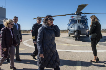 Archivo - La ministra de Defensa, Margarita Robles, y la secretaria de Estado de Defensa, María Amparo Valcerce, visitan lasinstalacioneas de Airbus Helicoptes España en su planta de Albacete
