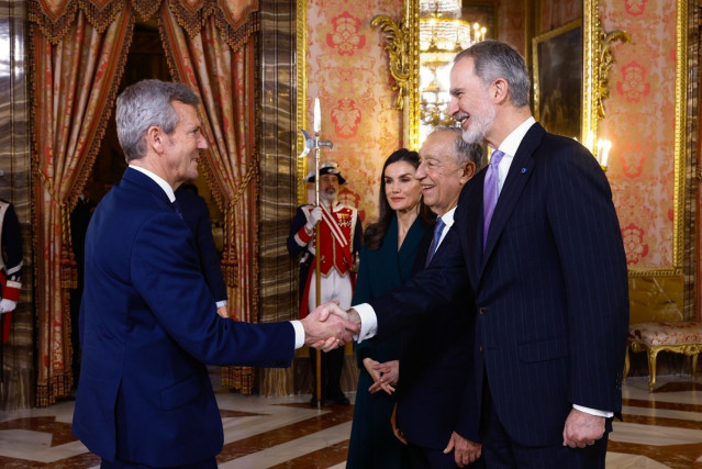 El presidente de la Xunta, Alfonso Rueda, con los Reyes de España