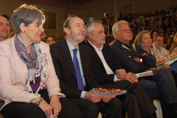 Archivo - Araceli Carrillo, el fallecido Alfredo Pérez Rubalcaba, José Antonio Griñán y Felipe González, en una imagen de archivo.