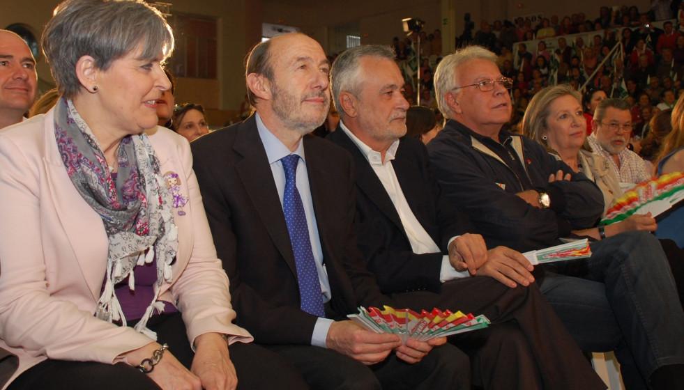 Archivo - Araceli Carrillo, el fallecido Alfredo Pérez Rubalcaba, José Antonio Griñán y Felipe González, en una imagen de archivo.