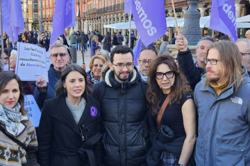 La eurodiputada y secretaria política de Podemos, Irene Montero, junto a la secretaria general de la formación 'morada', Ione Belarra, y el secretario autonómico, Miguel Ángel Llamas