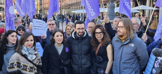 La eurodiputada y secretaria política de Podemos, Irene Montero, junto a la secretaria general de la formación 'morada', Ione Belarra, y el secretario autonómico, Miguel Ángel Llamas