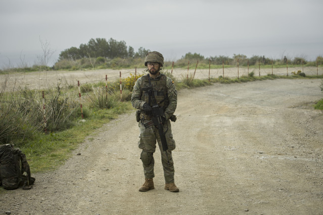 Archivo - Un militar durante un ejercicio, a 21 de marzo de 2024, en Ceuta (España).