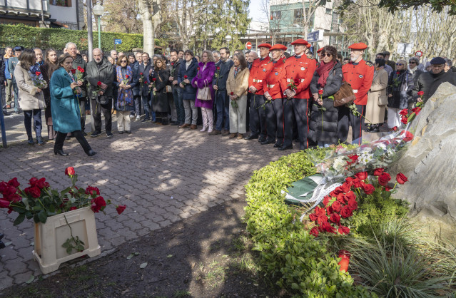 Homenaje en Vitoria-Gasteiz al político socialistaFernando Buesa y su escolta, el ertzaina Jorge Díez, asesinados por ETA en 2000.