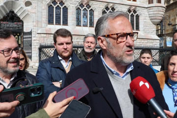 El candidato de Vox a la Presidencia de la Junta, Carlos Pollán, en una atención a medios en León.