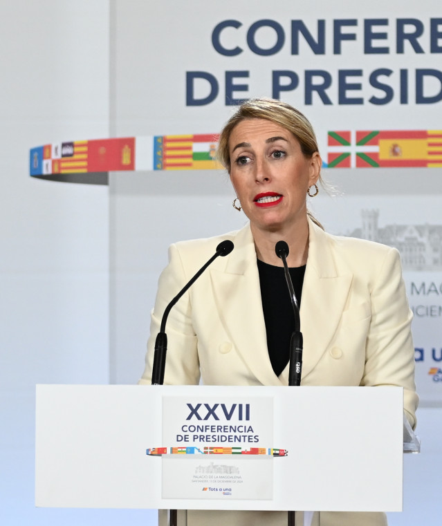 Archivo - La presidenta de la Junta de Extremadura en funciones, María Guardiola, en una rueda de prensa. Imagen de archivo