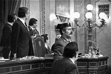 Archivo - 23 FEBRERO 1981 - MADRID, ESPAÑA: El teniente coronel de la Guardia Civil, Antonio Tejero, accede al Congreso de los Diputados durante la segunda votación de investidura de Leopoldo Calvo 