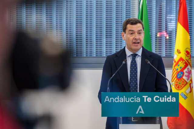 El presidente de la Junta de Andalucía, Juanma Moreno, en un acto en Aljaraque (Huelva).