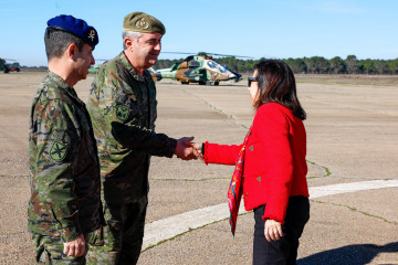 La ministra de Defensa, Margarita Robles, visitando el Batallón de Helicópteros de Ataque I (Bhela I) en la Base Coronel Sánchez Bilbao, en Almagro.
