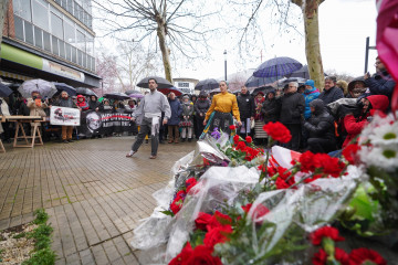 Archivo - Dantzaris durante una manifestación en memoria de los cinco asesinados por la Policía en 1976