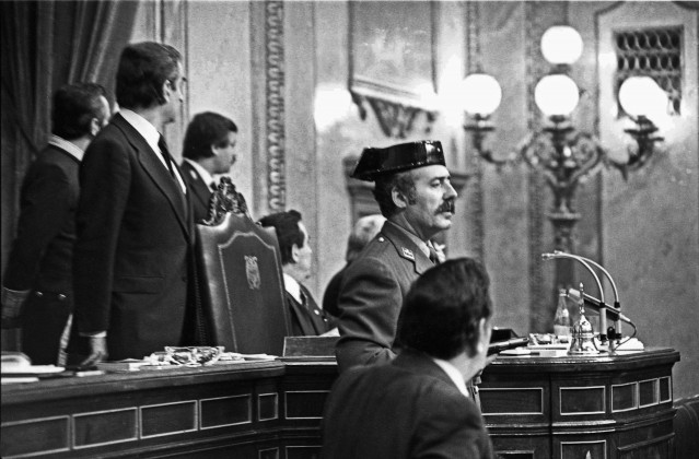Archivo - 23 FEBRERO 1981 - MADRID, ESPAÑA: El teniente coronel de la Guardia Civil, Antonio Tejero, accede al Congreso de los Diputados durante la segunda votación de investidura de Leopoldo Calvo Sotelo como presidente del Gobierno.