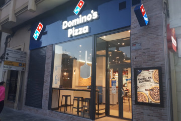 Archivo - Restaurante de Domino's Pizza.