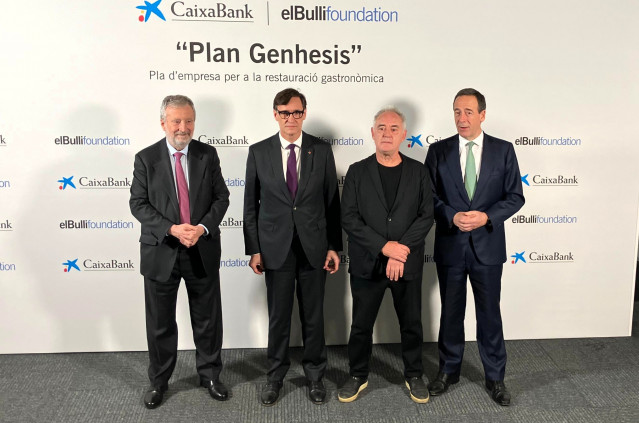 El presidente de CaixaBank, Tomás Muniesa; el presidente de la Generalitat, Salvador Illa; el presidente de elBulliFoundation, Ferran Adrià, y el consejero delegado de CaixaBank, Gonzalo Gortázar.