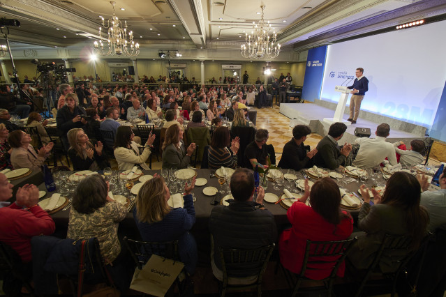 Archivo - El presidente del Partido Popular, Alberto Núñez Feijóo, participa en un acto de precampaña del PP de Navarra.