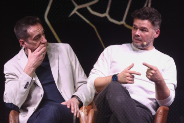 El diputado de Más Madrid en la Asamblea, Emilio Delgado (i) y el portavoz de ERC en el Congreso, Gabriel Rufián (d).