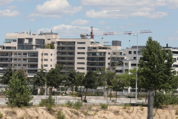 Archivo - Edificio en construcción en Madrid.