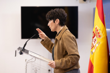 La portavoz del PNV en el Congreso, Maribel Vaquero, durante una rueda de prensa en el Congreso
