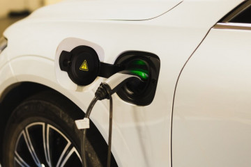 Archivo - Un coche eléctrico