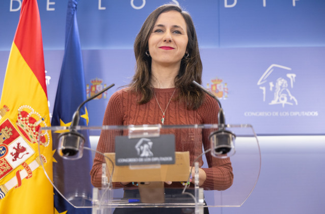 La secretaria general de Podemos, Ione Belarra, durante una rueda de prensa en el Congreso, a 24 de febrero de 2026, en Madrid (España).