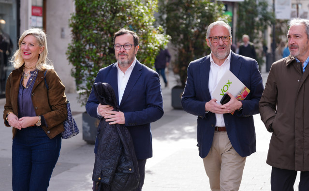 El portavoz nacional de Vox, José Antonio Fúster, junto al candidato a la Presidencia de la Junta de Castilla y León, Carlos Pollán, en un acto de precampaña en Valladolid