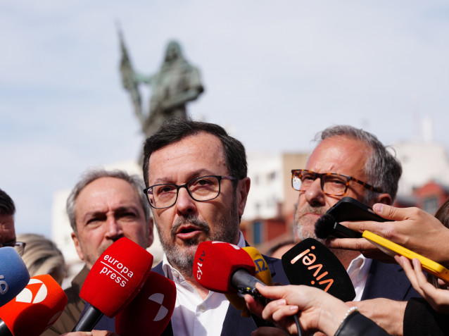 El portavoz nacional y presidente Vox en Madrid , José Antonio Fúster, acompaña en Valladolid al candidato a la Presidencia de la Junta, Carlos Pollán.