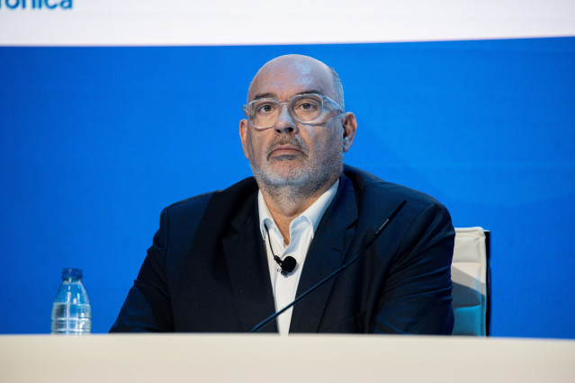 El consejero delegado de Telefónica,  Emilio Gayo, durante la presentación de los resultados correspondientes al ejercicio 2025, a 24 de febrero de 2026, en Madrid (España). Telefónica registró unas pérdidas netas atribuidas de 4.318 millones de euros en
